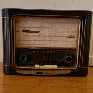 Vintage/Antique Grundig Classic Radio (HI-FI, sound)